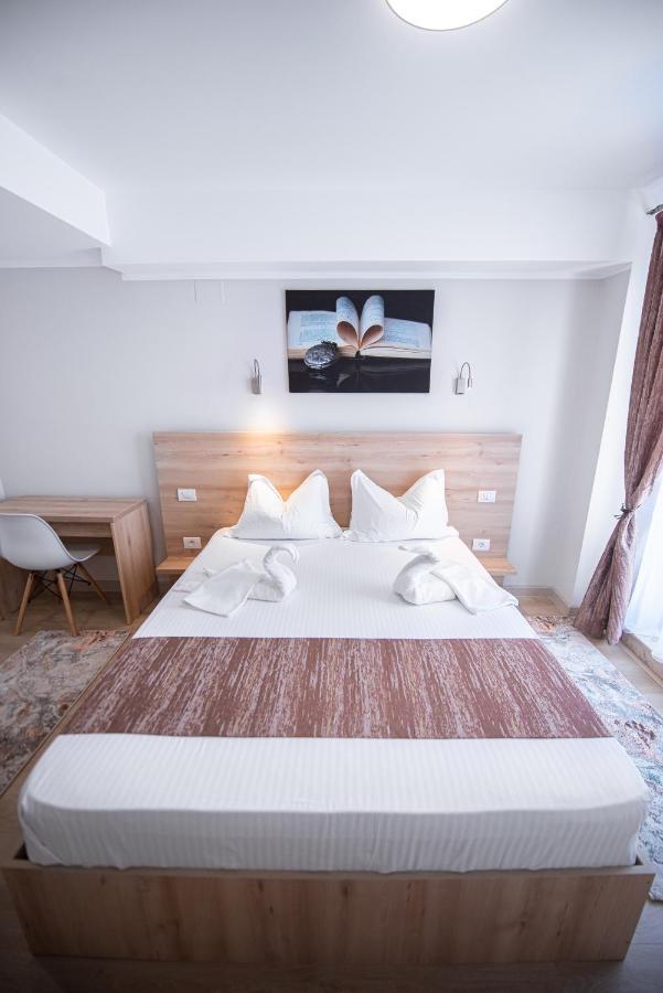 Polu-X Hotel Vama Veche Luaran gambar